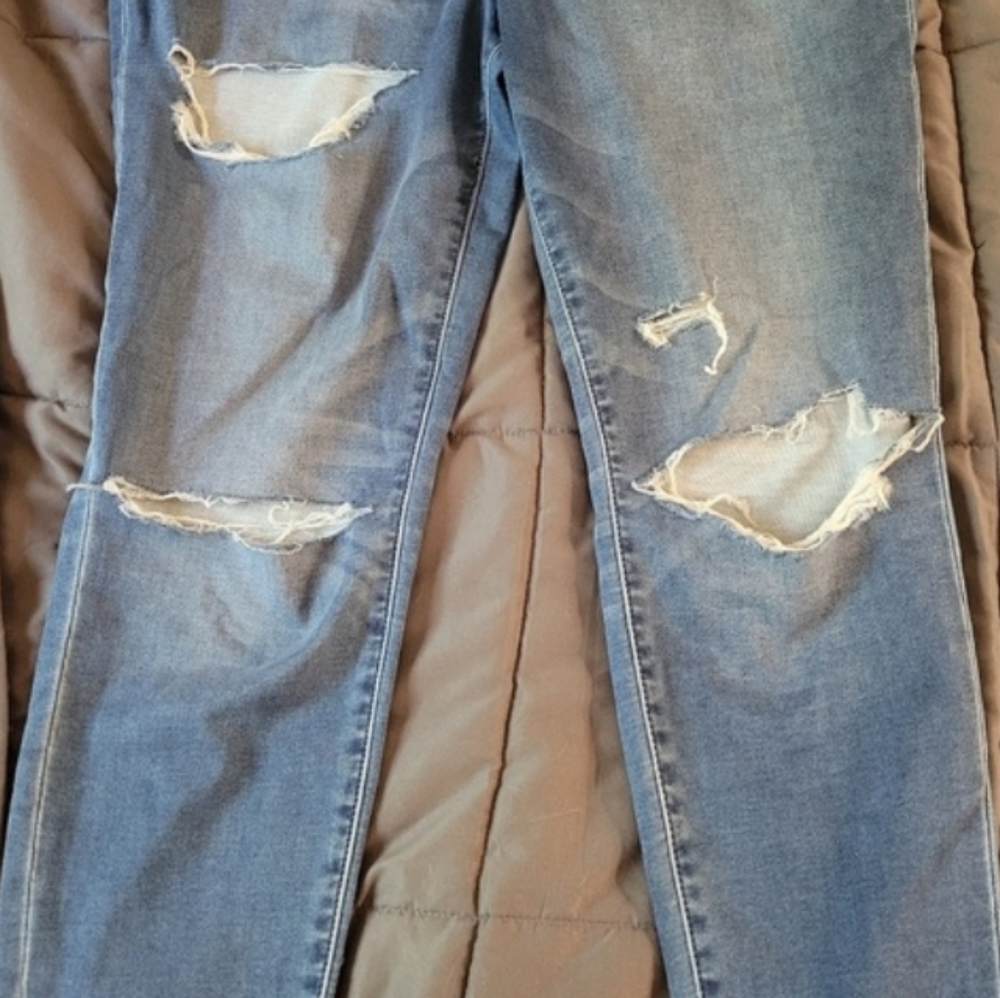 American Eagle Ne(x)t Level Stretch Jeggings with holes